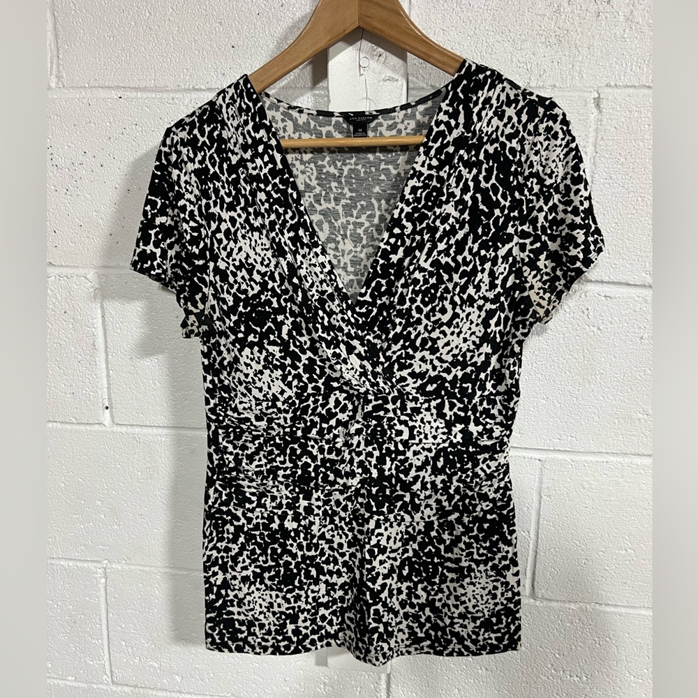 Ann Taylor Medium top. Short sleeves